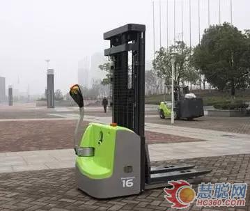                  DB16-W1电动托盘堆垛车 