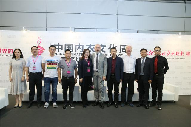 维密创意总监RENE现身深圳内衣展 畅谈中国内衣之道