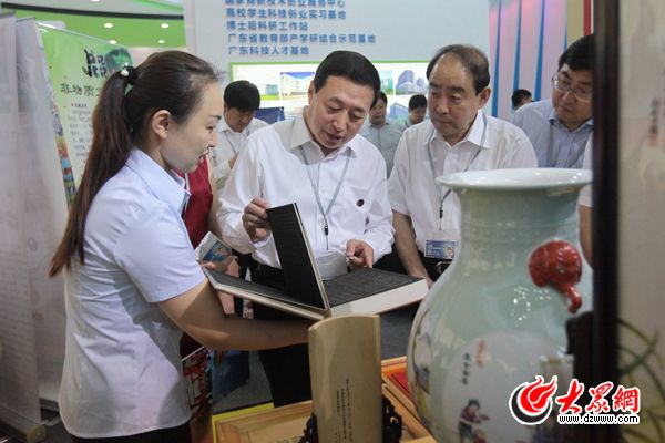 孙守刚参观指导 山东展团亮相深圳文博会(图1)