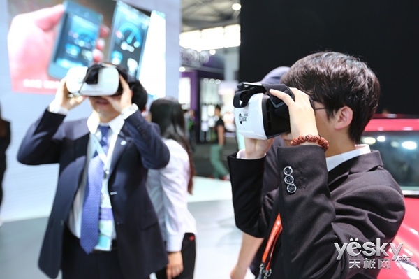 第二届CES Asia展会:VR/可穿戴设备成新风尚(图1) 第二届CES Asia展会:VR/可穿戴设备成新风尚(图1)