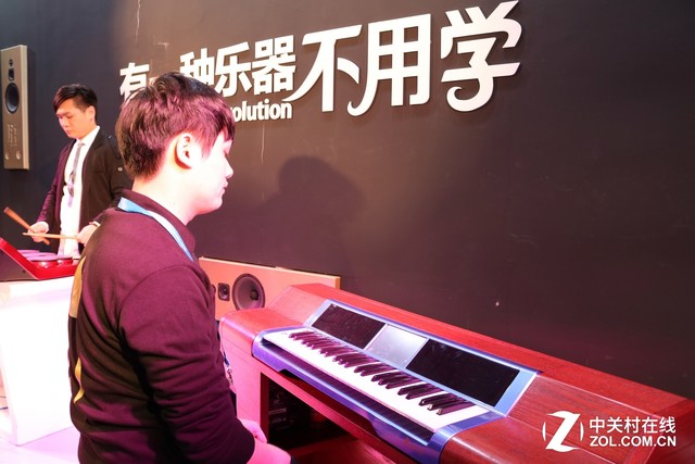 新手也能玩乐器 音乐猫展台新奇多多 