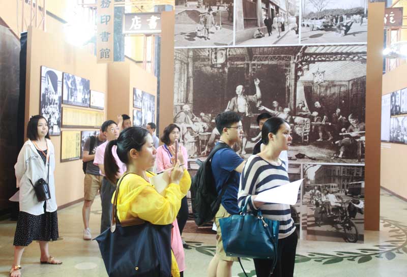 6月20日“日出东方-上海市纪念中国共产党成立95周年主题展”开展(图1)